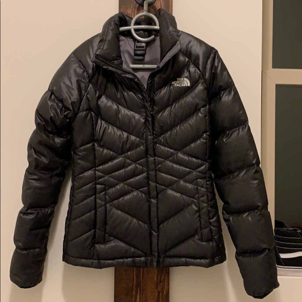 barely worn xs northface puffer jacket